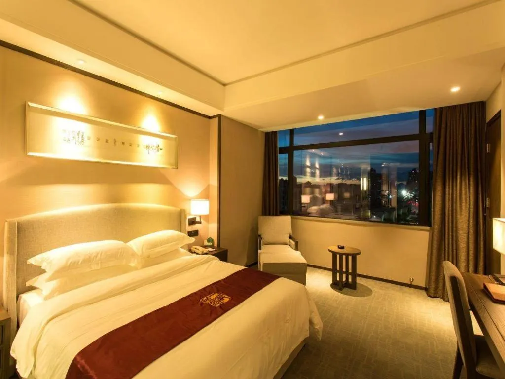 Bed in Zhuhai Starlight Hotel