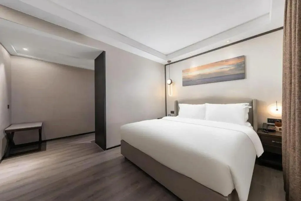 Bed in Zhuhai Starlight Hotel