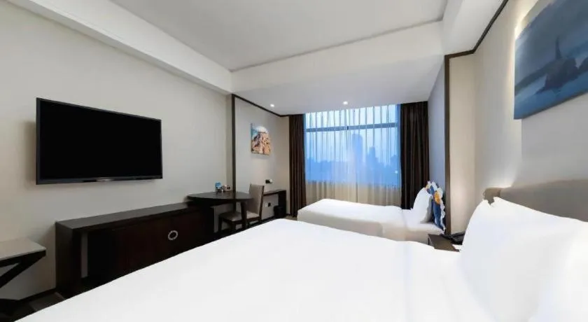 Bed in Zhuhai Starlight Hotel