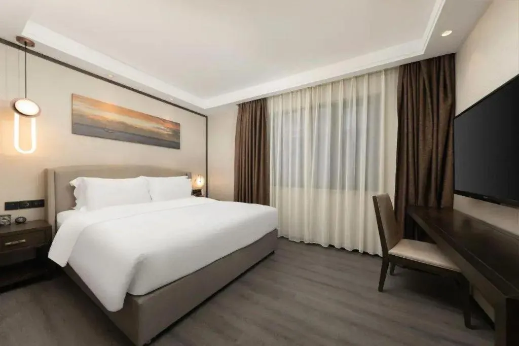 Bed in Zhuhai Starlight Hotel
