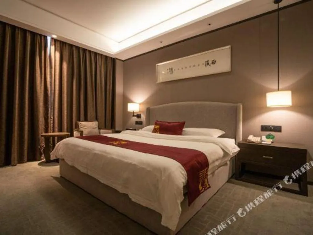 Bed in Zhuhai Starlight Hotel