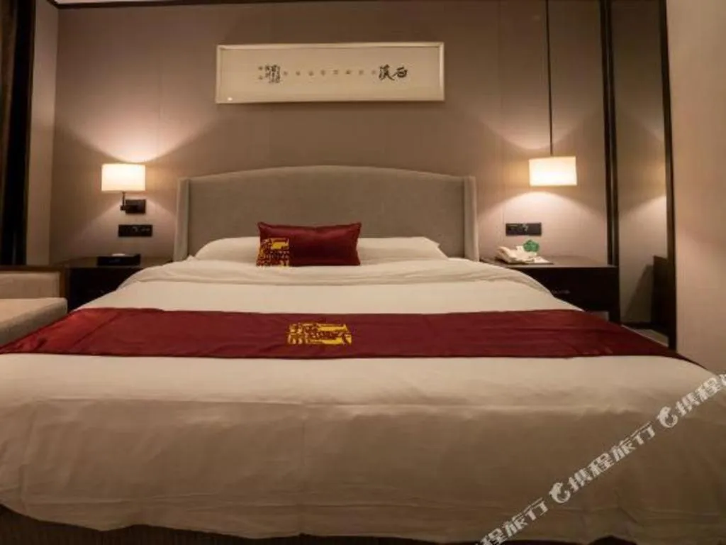 Bed in Zhuhai Starlight Hotel