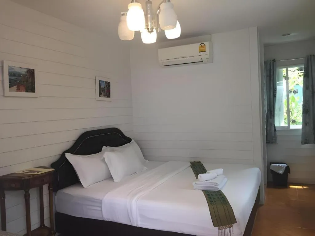 Bed in Ban Thungdang Housetel Bangkok