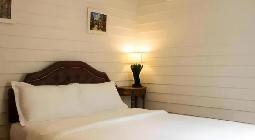 Bed in Ban Thungdang Housetel Bangkok