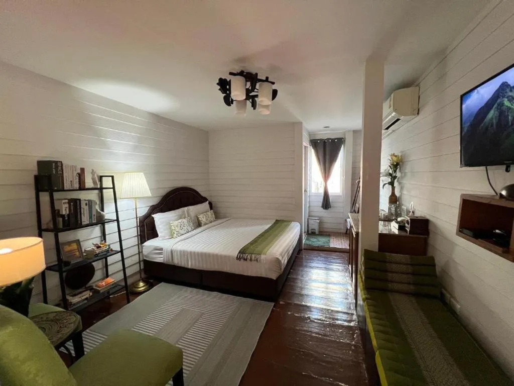 Bed in Ban Thungdang Housetel Bangkok