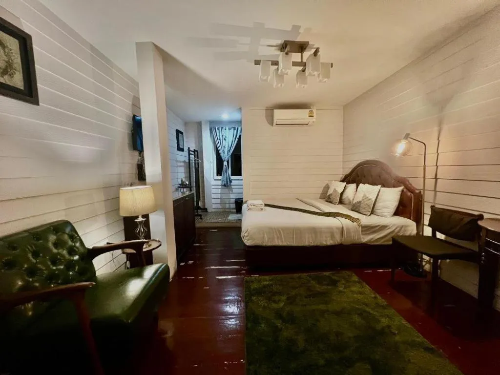 Bed in Ban Thungdang Housetel Bangkok