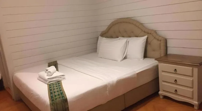 Bed in Ban Thungdang Housetel Bangkok