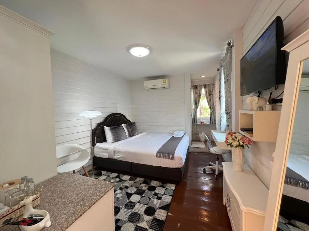 Bed in Ban Thungdang Housetel Bangkok