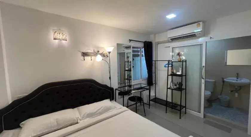 Bed in Ban Thungdang Housetel Bangkok Bed in Ban Thungdang Housetel Bangkok