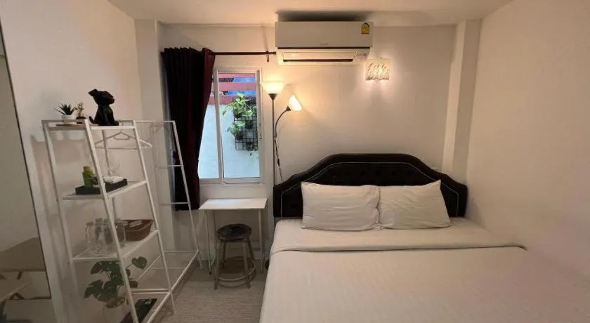 Bed in Ban Thungdang Housetel Bangkok