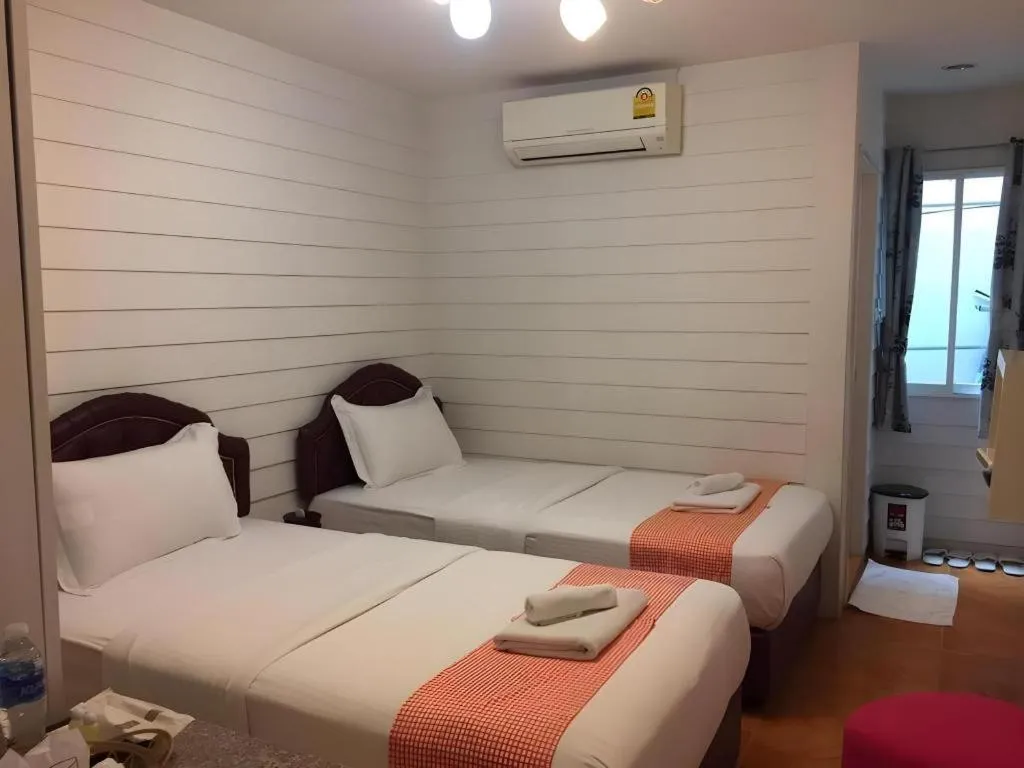 Bed in Ban Thungdang Housetel Bangkok