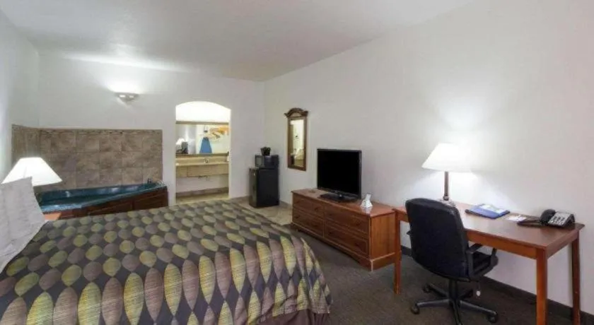 Bed in Quality Inn & Suites Rio Grande City
