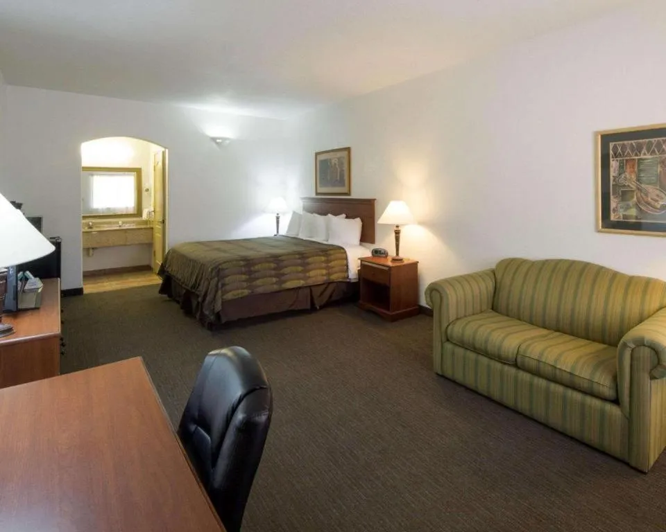 Bed in Quality Inn & Suites Rio Grande City
