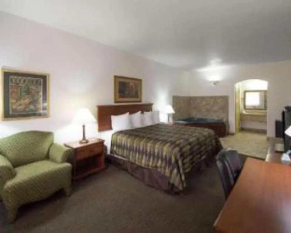 Bed in Quality Inn & Suites Rio Grande City