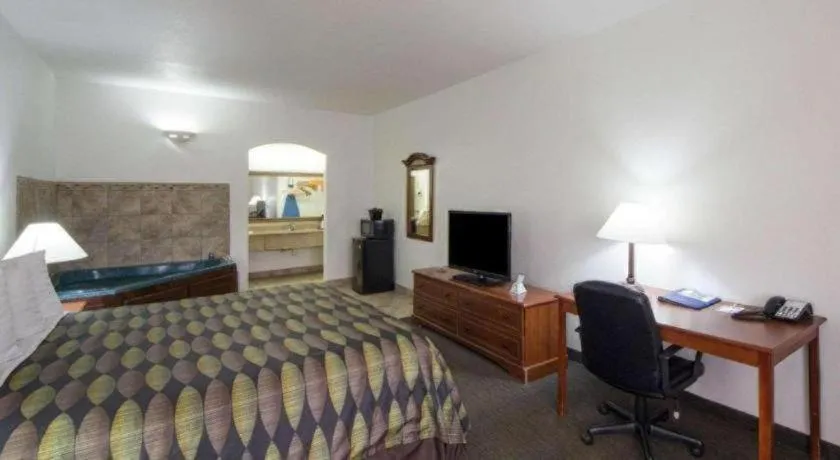 Bed in Quality Inn & Suites Rio Grande City