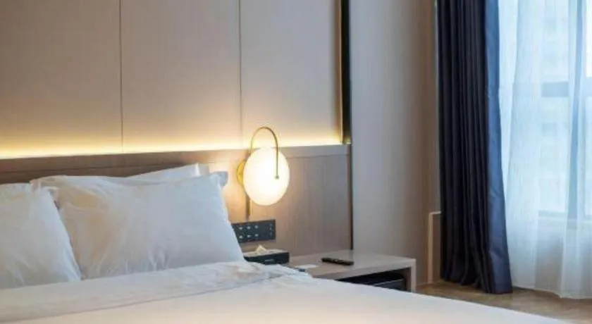 Bed in Lavande Hotel Guangzhou Financial City Tianhe Park Metro Station