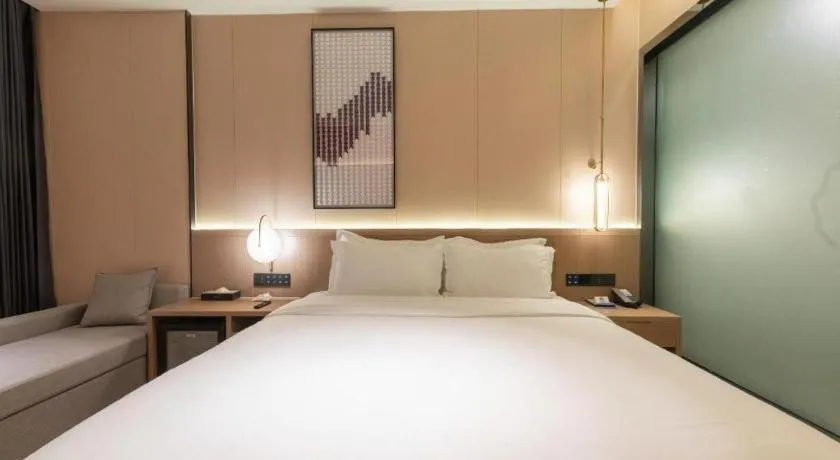 Bed in Lavande Hotel Guangzhou Financial City Tianhe Park Metro Station