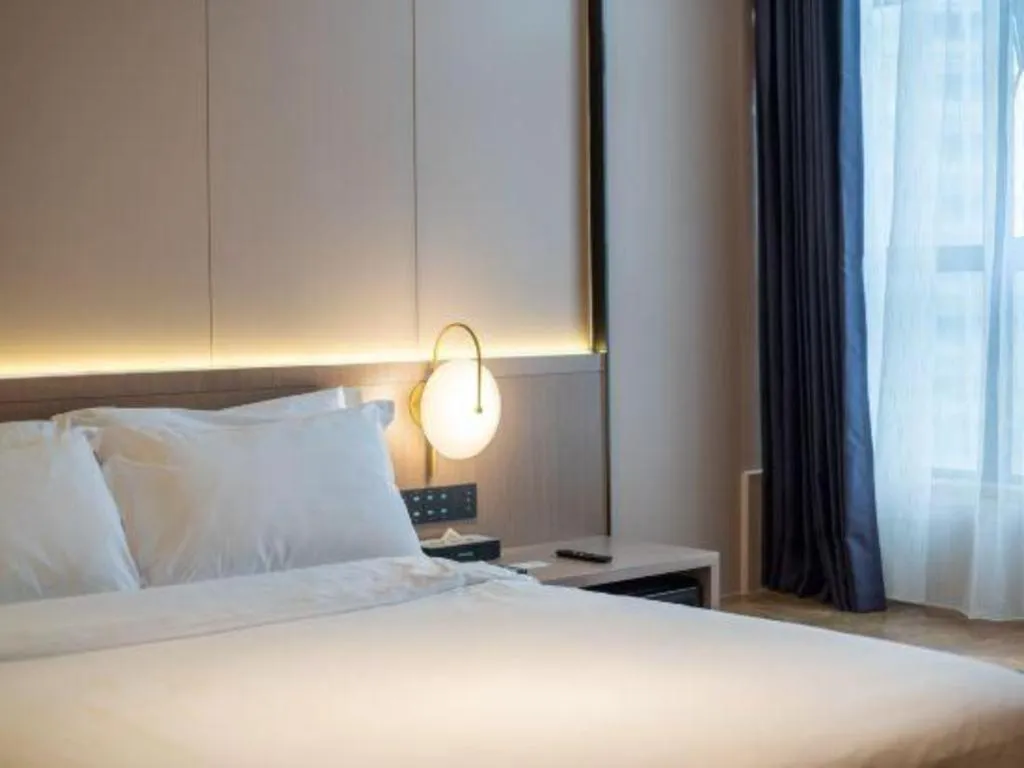 Bed in Lavande Hotel Guangzhou Financial City Tianhe Park Metro Station