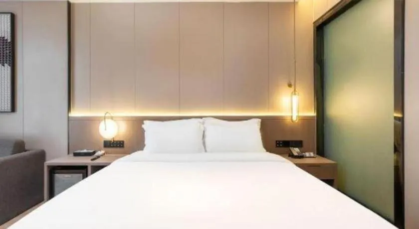 Bed in Lavande Hotel Guangzhou Financial City Tianhe Park Metro Station