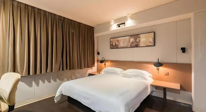 Bed in Jinjiang Inn Select Shanghai Nanjing Road Pedestrian Street