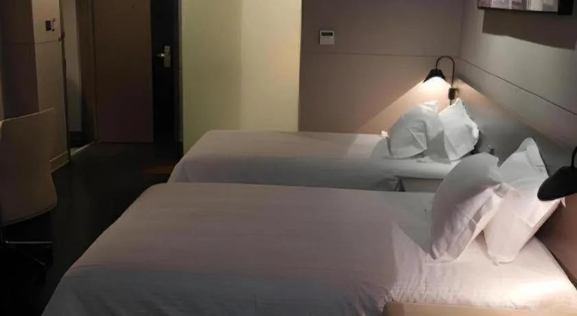 Bed in Jinjiang Inn Select Shanghai Nanjing Road Pedestrian Street