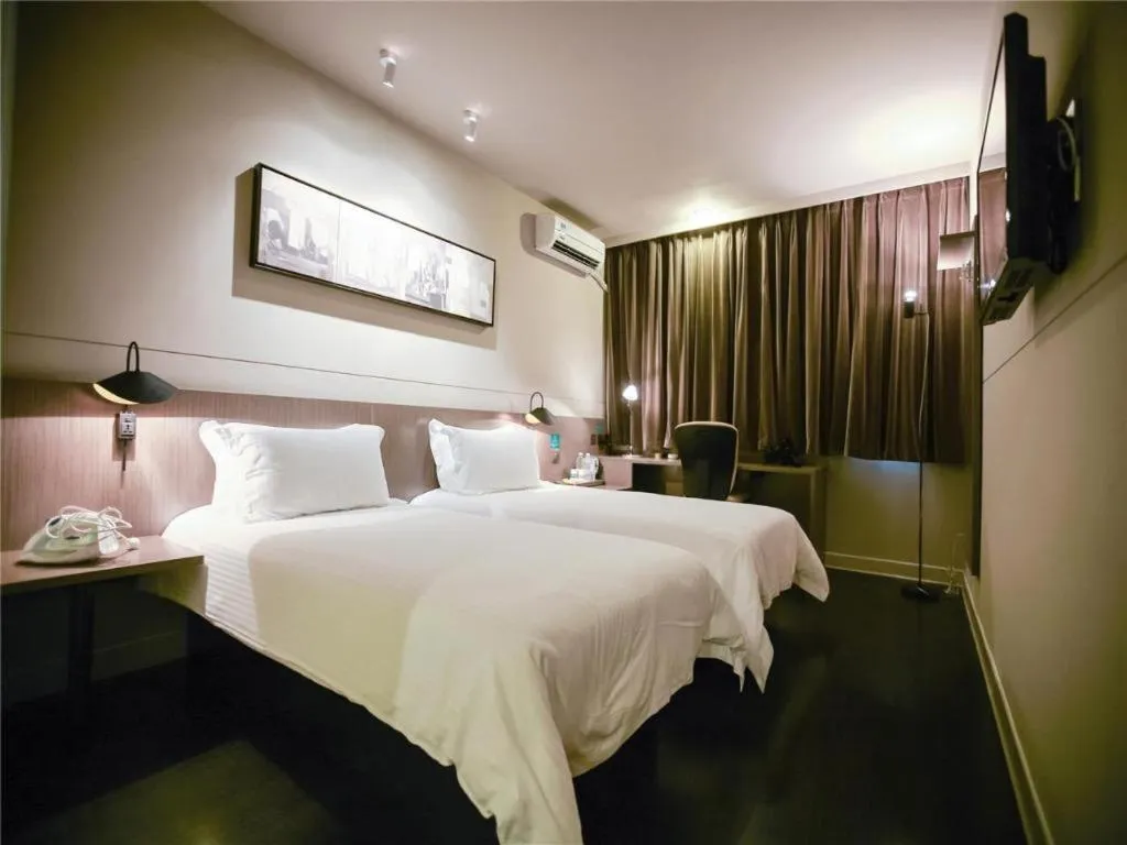 Bed in Jinjiang Inn Select Shanghai Nanjing Road Pedestrian Street