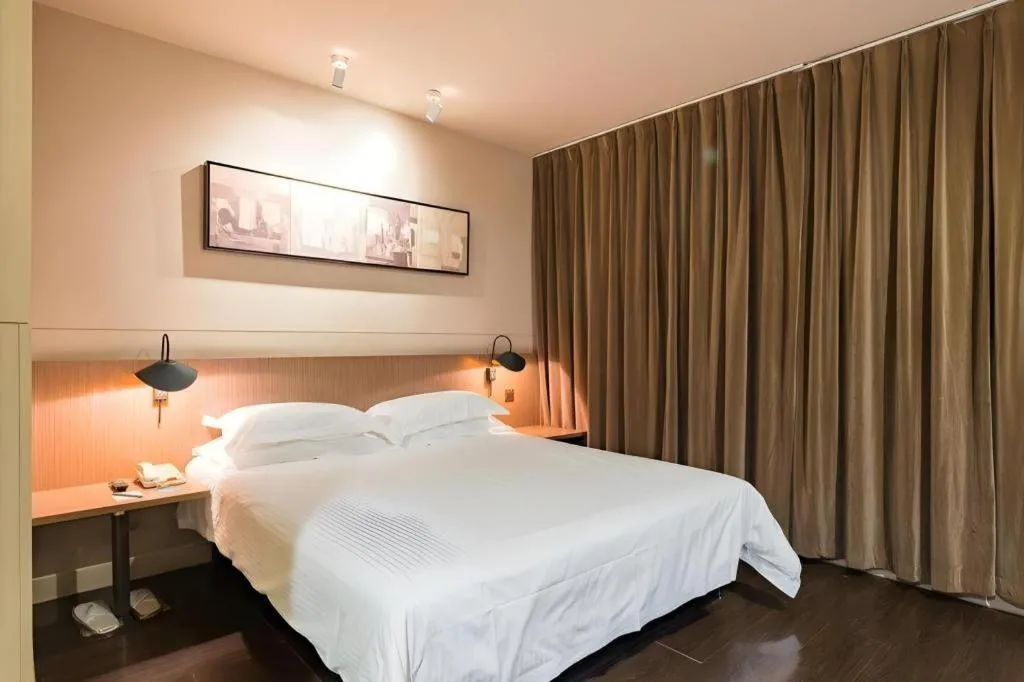 Bed in Jinjiang Inn Select Shanghai Nanjing Road Pedestrian Street