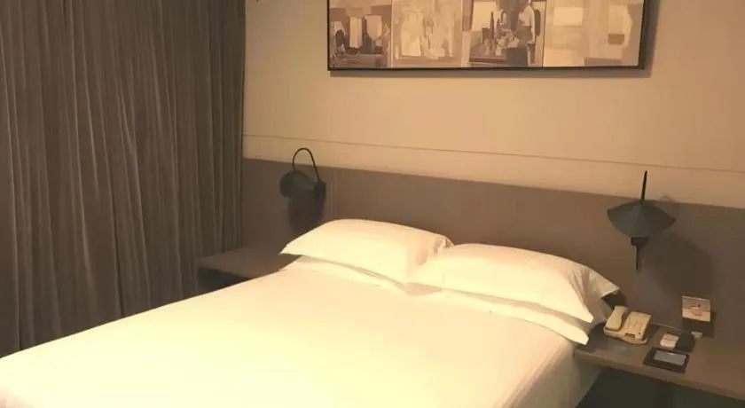 Bed in Jinjiang Inn Select Shanghai Nanjing Road Pedestrian Street