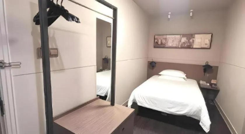 Bed in Jinjiang Inn Select Shanghai Nanjing Road Pedestrian Street