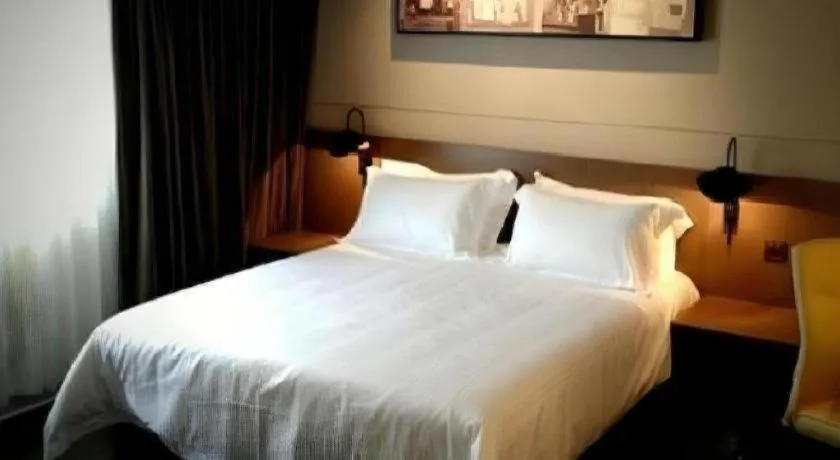 Bed in Jinjiang Inn Select Shanghai Nanjing Road Pedestrian Street