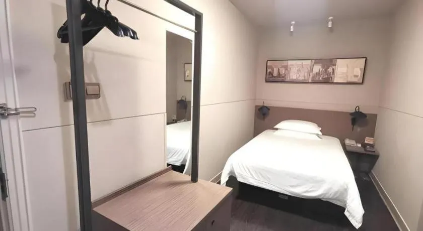 Bed in Jinjiang Inn Select Shanghai Nanjing Road Pedestrian Street