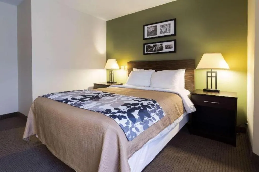 Bed in Sleep Inn Airport Phoenix