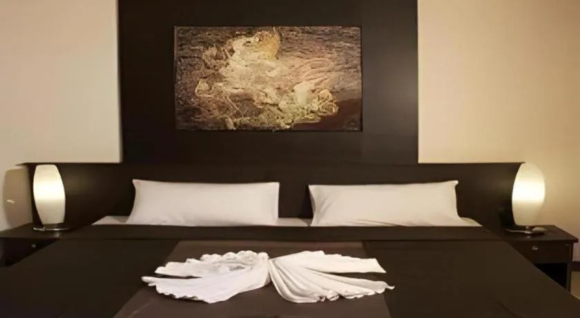 Bed in Grand Pinnacle Hotel