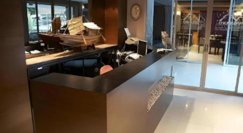 Grand Pinnacle Hotel