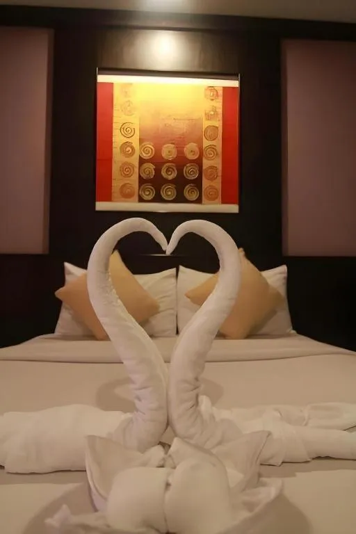 Bed in Grand Pinnacle Hotel