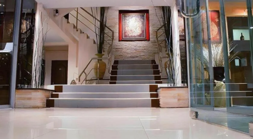 Grand Pinnacle Hotel