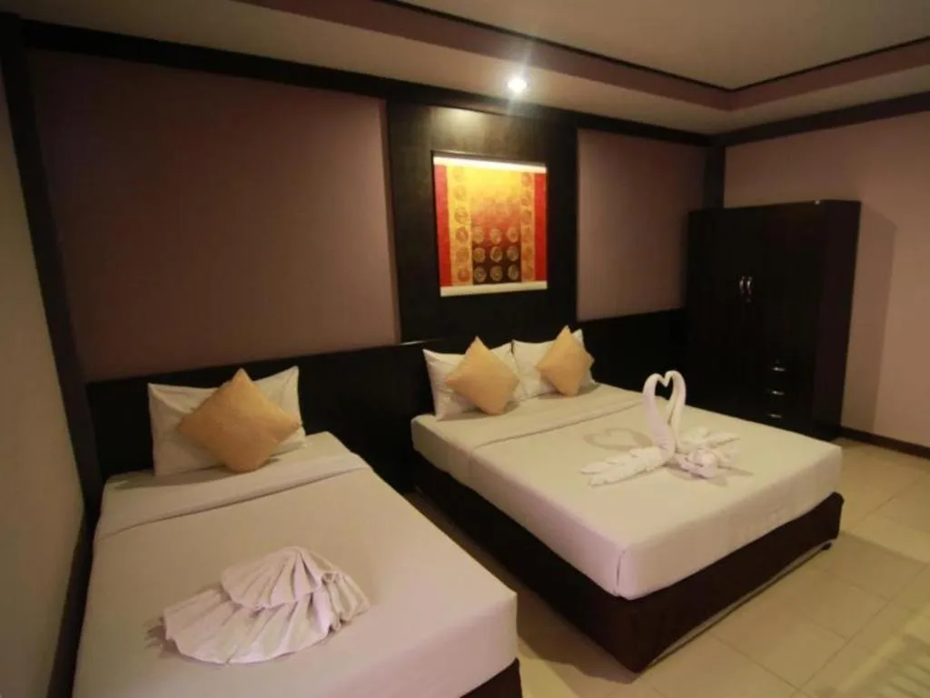 Bed in Grand Pinnacle Hotel