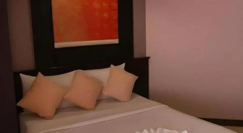 Bed in Grand Pinnacle Hotel Bed in Grand Pinnacle Hotel