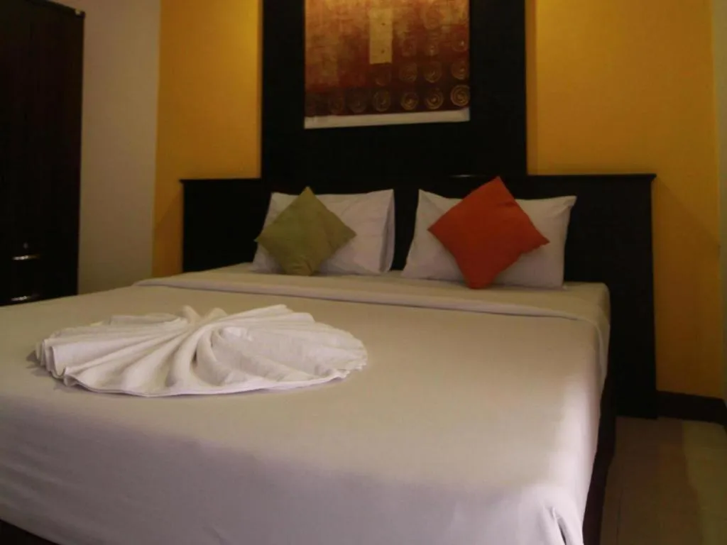 Bed in Grand Pinnacle Hotel