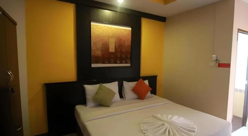 Bed in Grand Pinnacle Hotel