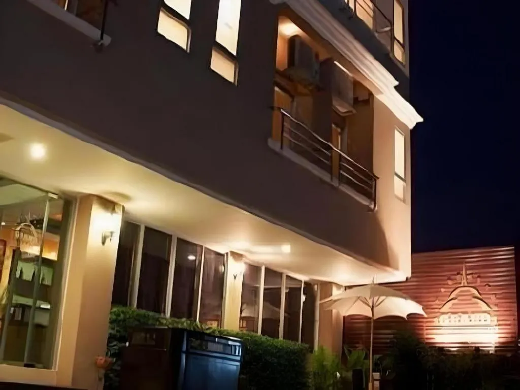 Grand Pinnacle Hotel