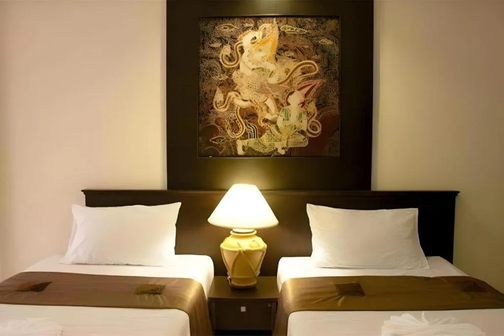 Bed in Grand Pinnacle Hotel