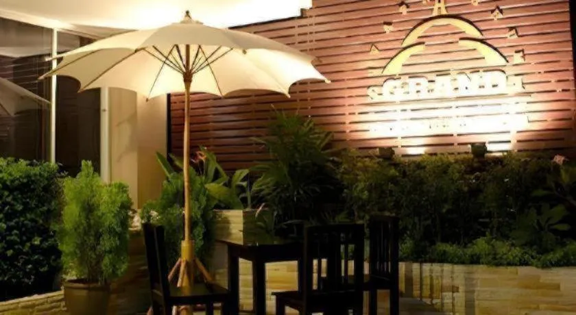 Grand Pinnacle Hotel