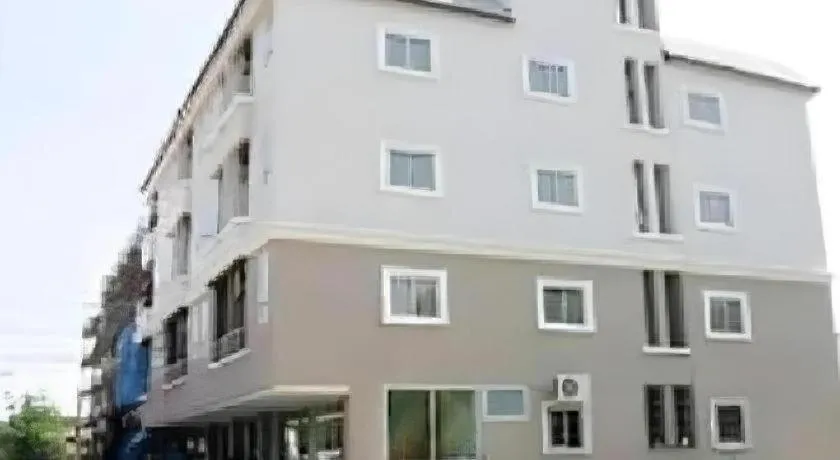 Grand Pinnacle Hotel