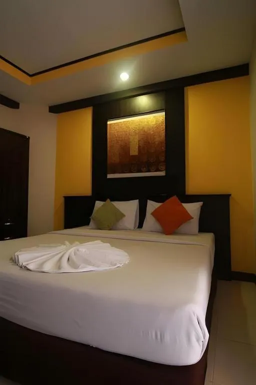 Bed in Grand Pinnacle Hotel