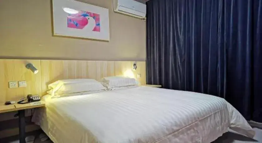 Bed in Jinjiang Inn Jinan Daming Lake Bed in Jinjiang Inn Jinan Daming Lake