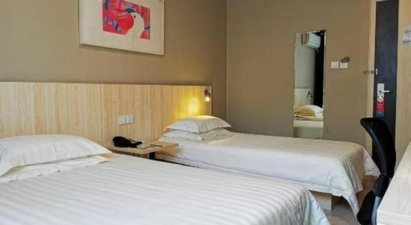 Bed in Jinjiang Inn Jinan Daming Lake