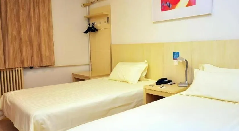 Bed in Jinjiang Inn Jinan Daming Lake