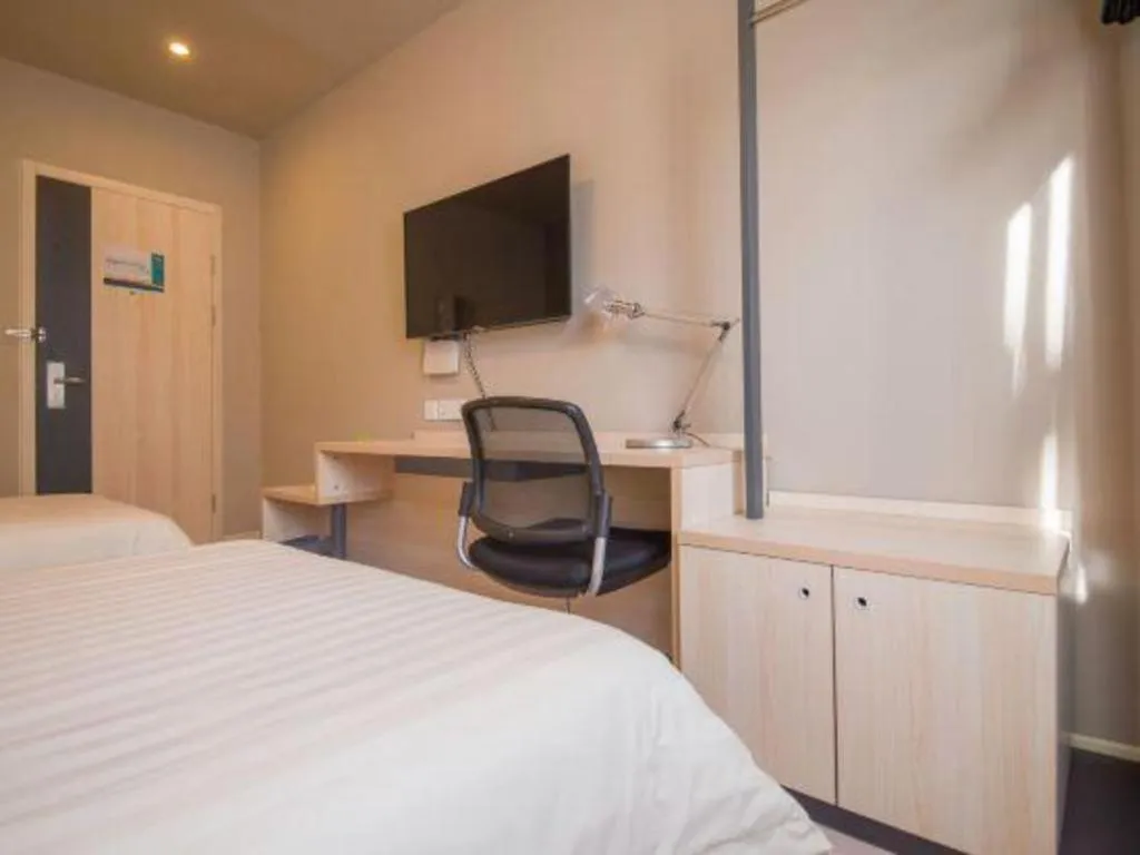 Bed in Jinjiang Inn Jinan Daming Lake