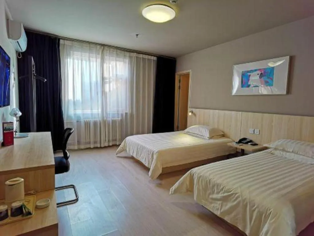 Bed in Jinjiang Inn Jinan Daming Lake